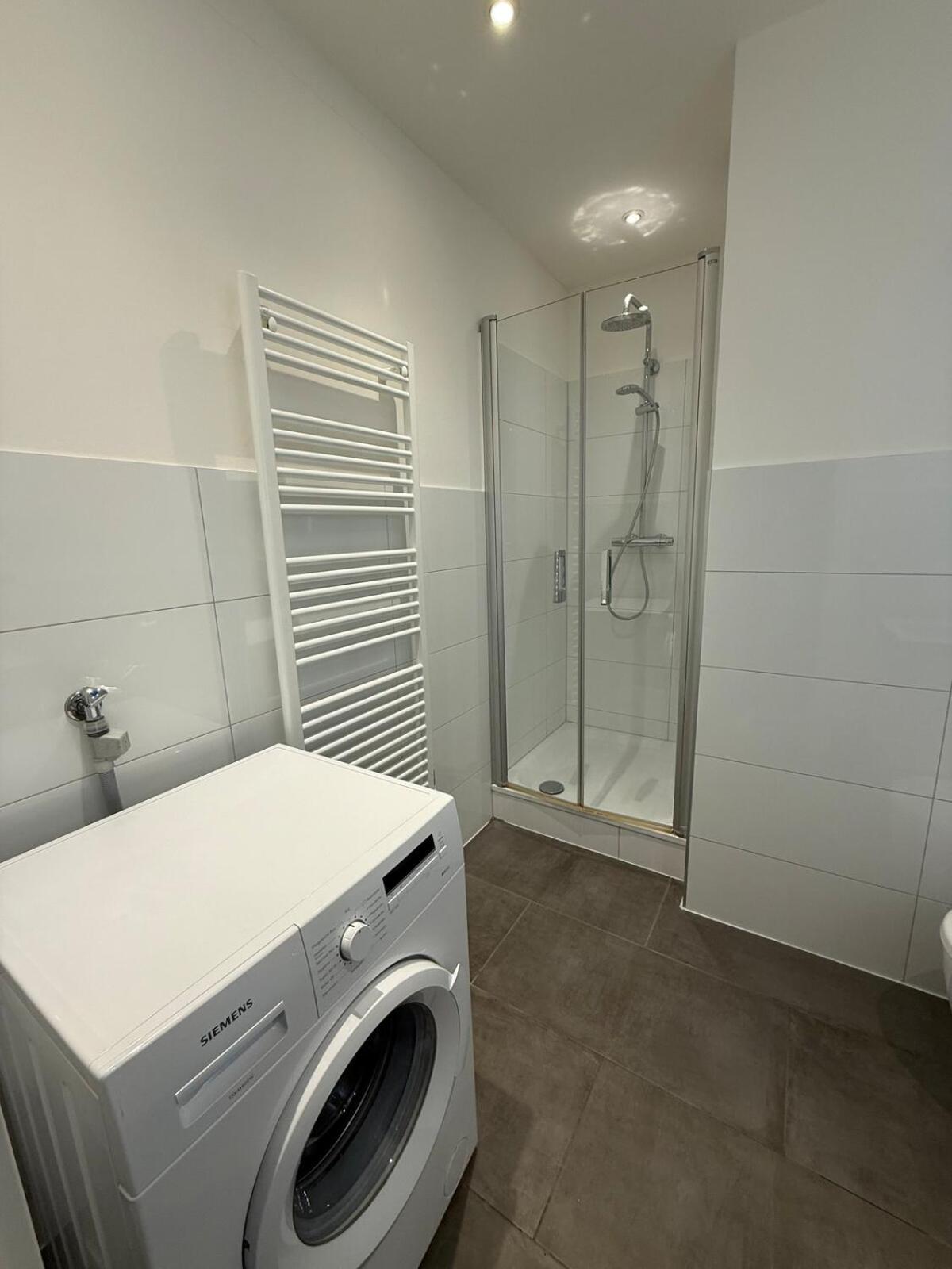 Deluxe Apartment With 2 Rooms L-Peony * Köln