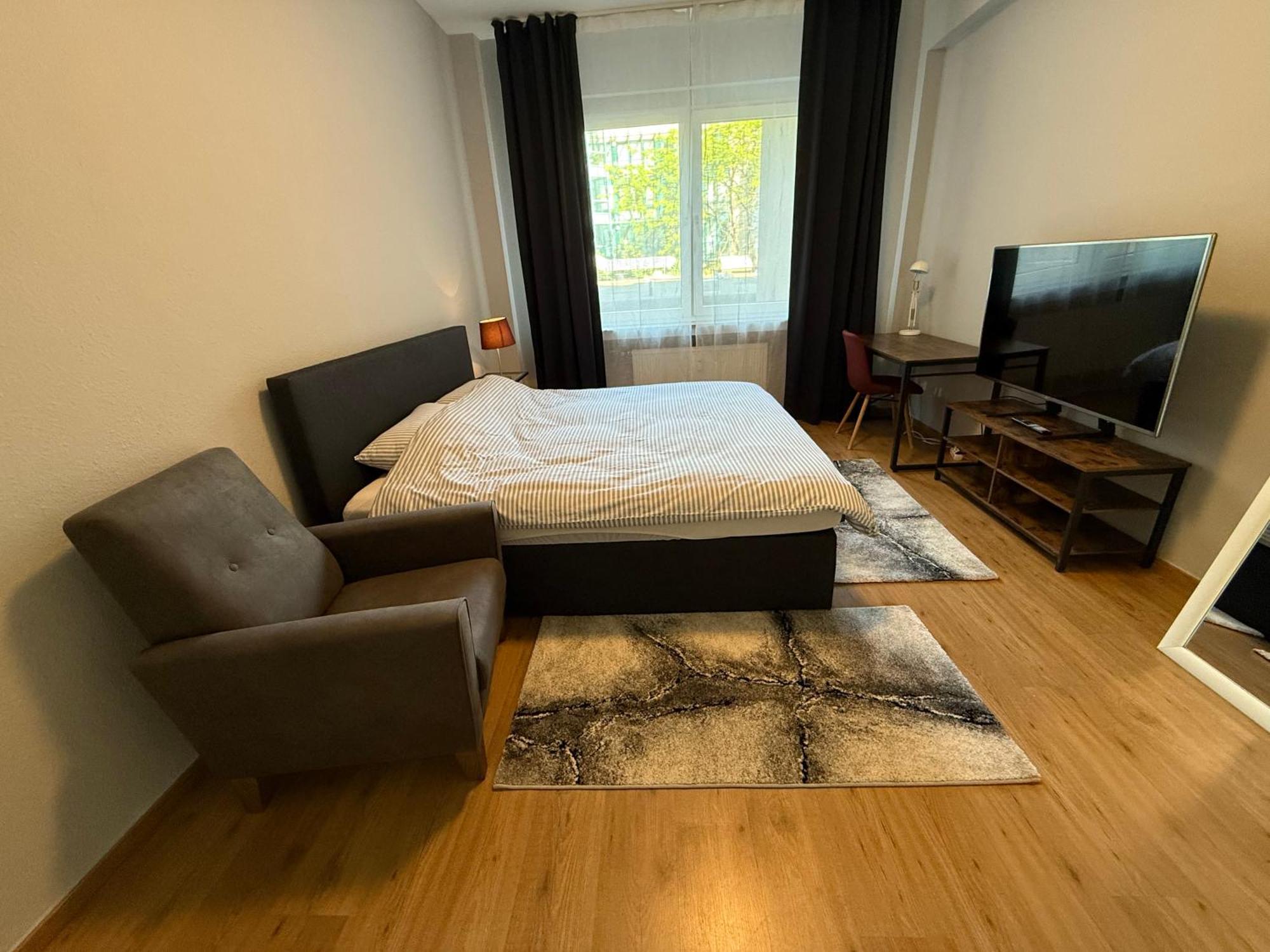Deluxe Apartment With 2 Rooms L-Peony Köln